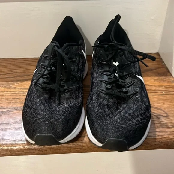 Pegasus black and white Nike zoom sneakers in size 11 Women - Picture 1 of 5